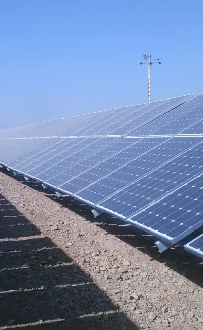 انتخاب پنل خورشیدی مناسب راهنمای کامل پروژه‌های صنعتی و تجاری